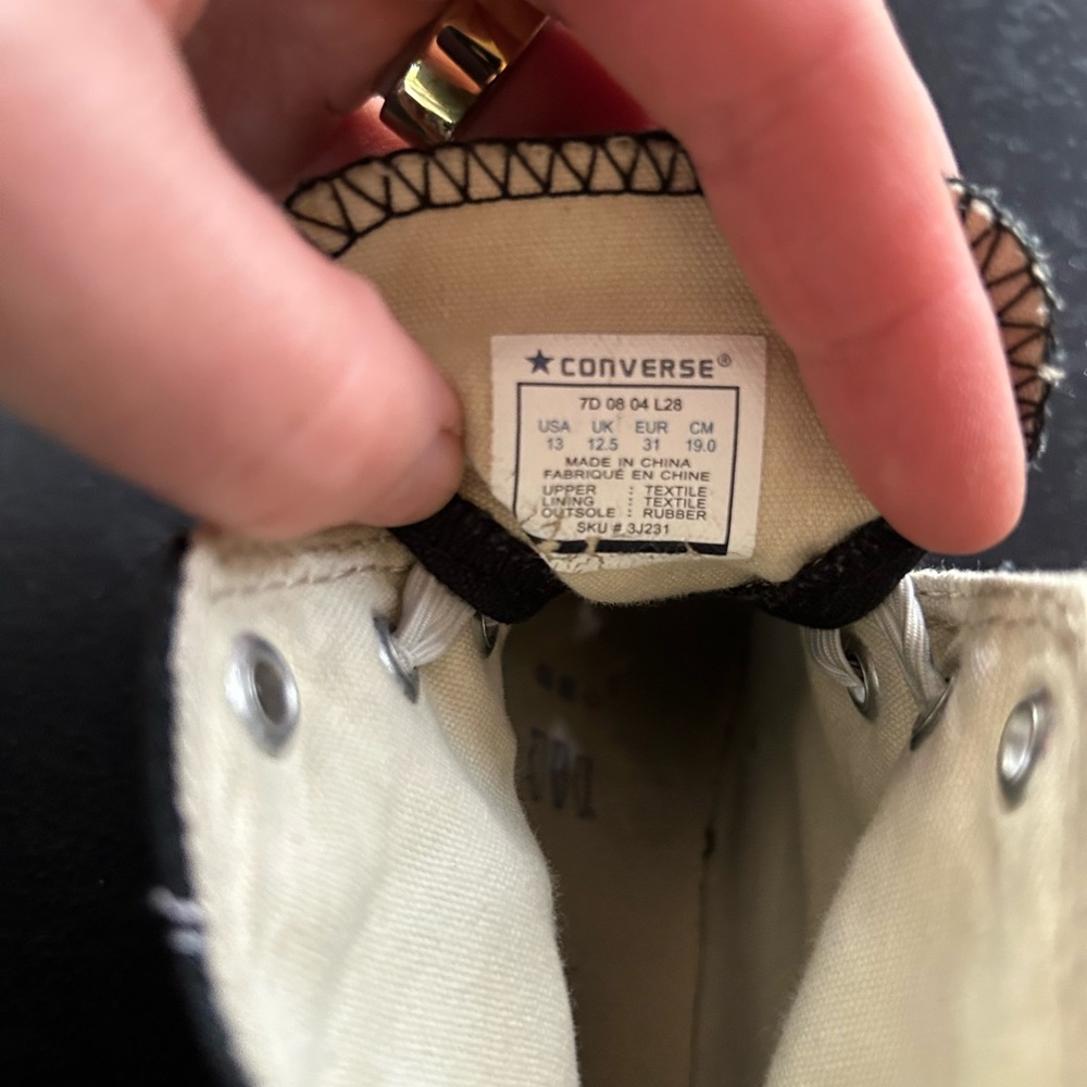 Black converse - Picture 2 of 2